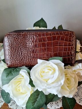 Bloomingdale's Brown Croc-Embossed Leather Tri-Fold Wallet, NWOT